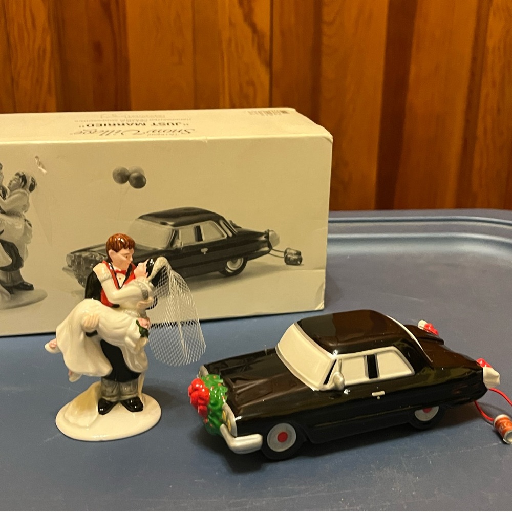 Black Wedding Car and Bride Groom Figurine Set
